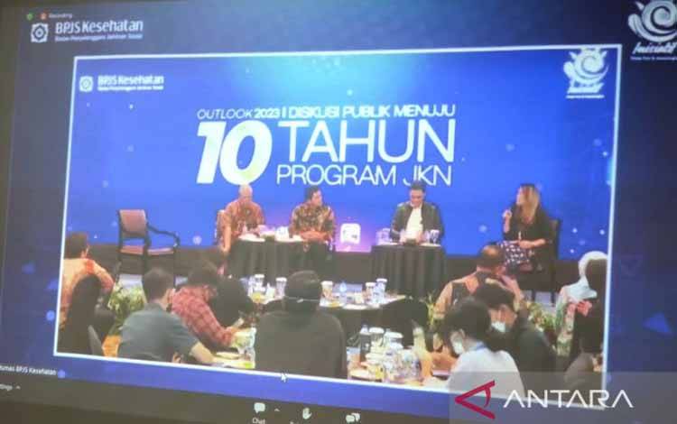 Diskusi publik outlook 2023, satu dekade atau 10 tahun program Jaminan Kesehatan Nasional (JKN) dilaksanakan BPJS Kesehatan di Jakarta saat webinar secara daring di kantor Kanwil BPJS Kesehatan, Makassar, Sulawesi Selatan, Senin (30/1/2023). ANTARA/Darwin Fatir.