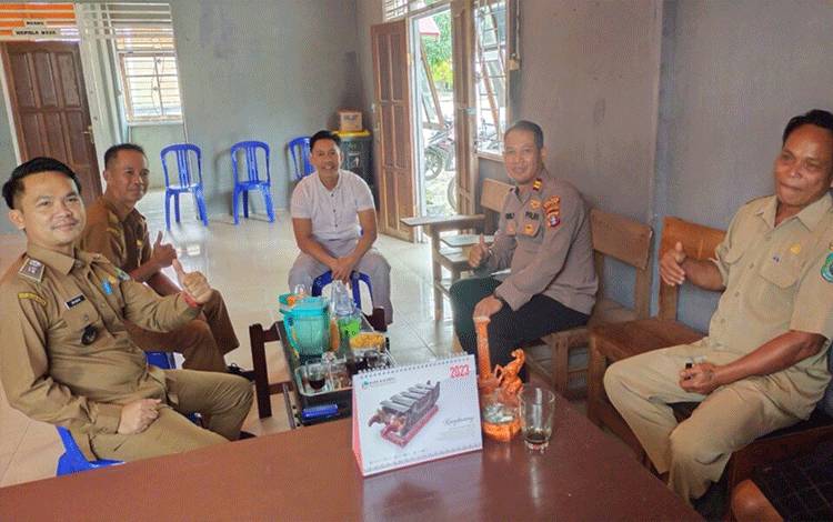Kapolsek Timpah Sambangi Kantor Desa, Ini Tujuannya