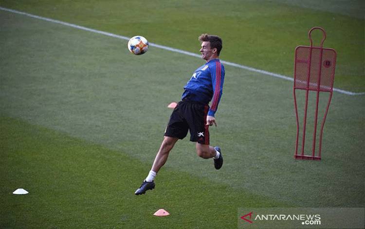 AS Roma Datangkan Diego Llorente dari Leeds dengan Status Pinjaman