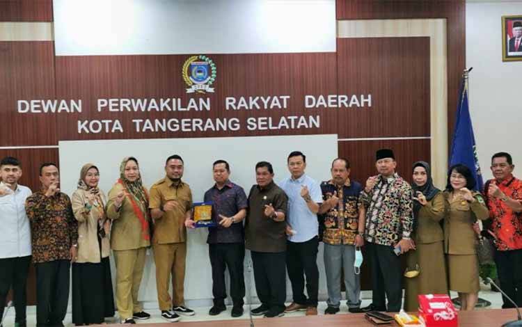 Jajaran DPRD Kapuas saat kunker ke Kota Tangerang Selatan. (FOTO: HUMAS DPRD KAPUAS)