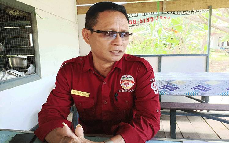 Kadisdukcapil Seruyan Domases Al Atak (Foto : FAHRUL)