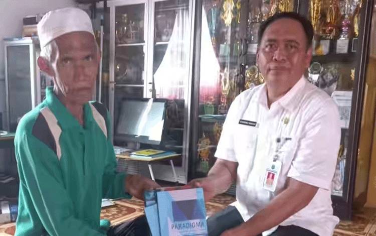 Kunjungi Ponpes Bifahmiddin, Ini yang Dilakukan Kepala Disarpustaka Kapuas