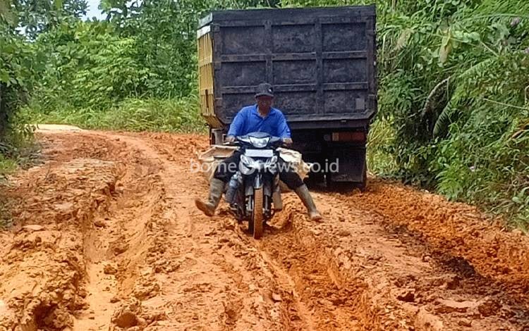 Ini Tanggapan DPUR Barito Utara atas Kerusakan Jalan Desa Liju