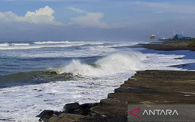 BMKG: Waspadai Gelombang Sangat Tinggi di Laut Selatan Jabar-DIY