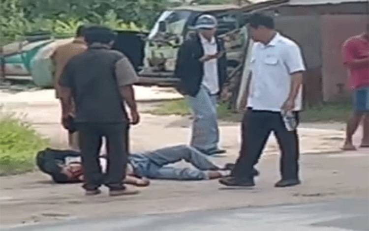 Seorang Pelajar di Sampit Tewas usai Tabrak Belakang Truk Kontainer
