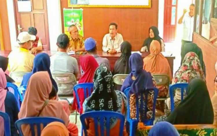 Sosialisasi dan pendataan usaha potensial khusus warga penerina PKH di Kelurahan Panamas, Kecamatan Selat. (FOTO: IST)