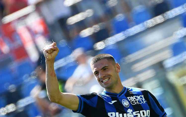 Merih Demiral lelang jersey Ronaldo untuk bantu korban gempa Turki