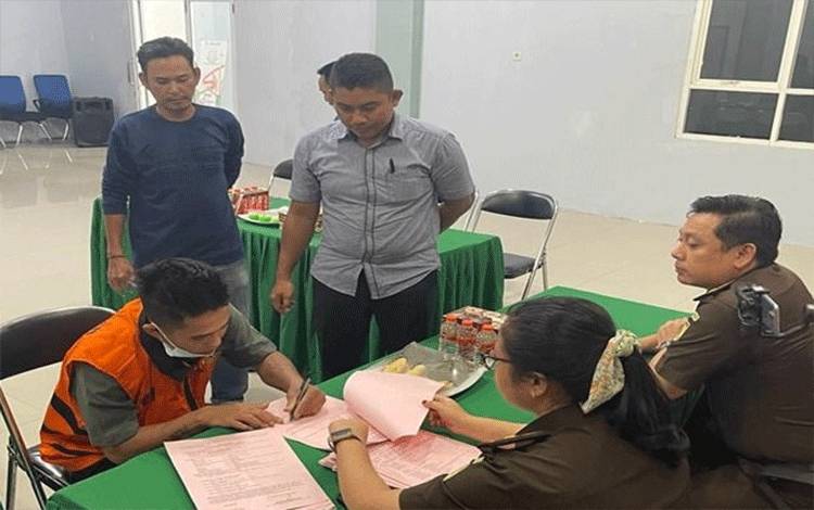 Jual Barang Hasil Curian, Perkara Penadahan Dihentikan Melalui Restorative Justicf?