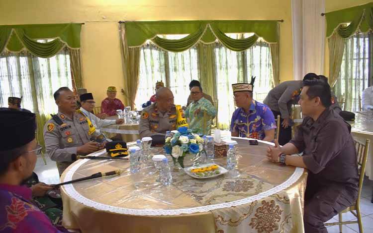 Wakapolda Kalteng Sampaikan Atensi Pimpinan saat Ramah Tamah di Kapuas