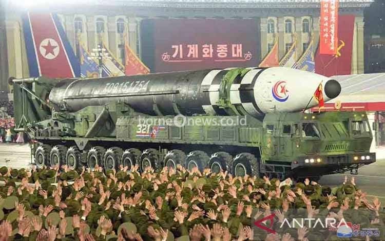Korut Tampilkan Rudal Balistik dan Nuklir Taktis pada Parade Militer