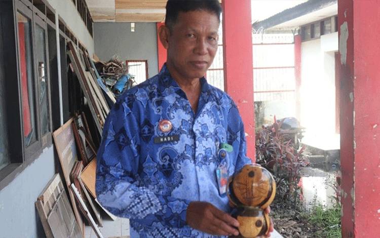 WBP Rutan Kapuas Manfaatkan Limbah Batok Kelapa Menjadi Kerajinan Bernilai?