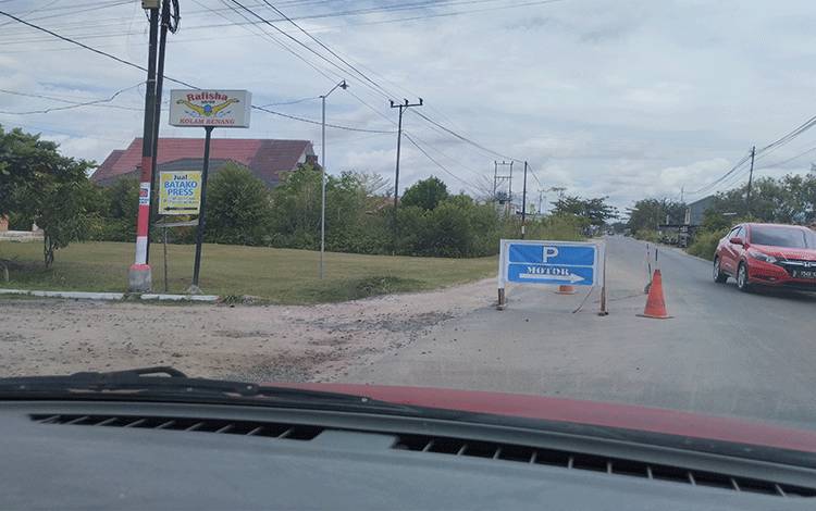 Warga Tingang Keluhkan Gorong-Gorong Runtuh