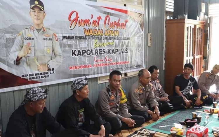 Kegiatan Jumat Curhat Polres Kapuas mengunjungi Paguyuban Lembur Kuring, Jumat, 10 Februari 2023. (FOTO: IST)