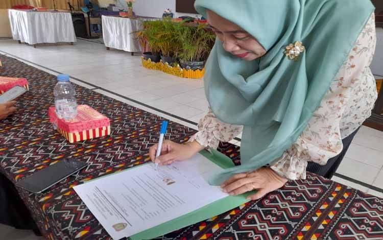 Kasus Gunting Baju Siswi Berakhir Damai dan Kepsek SMAN 1 Pangkalan Bun Minta Maaf