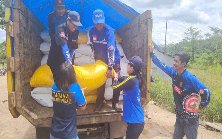 1.185 Keluarga di Pesisir Pulang Pisau Terdampak Cuaca Ekstrem Dapat Bantuan