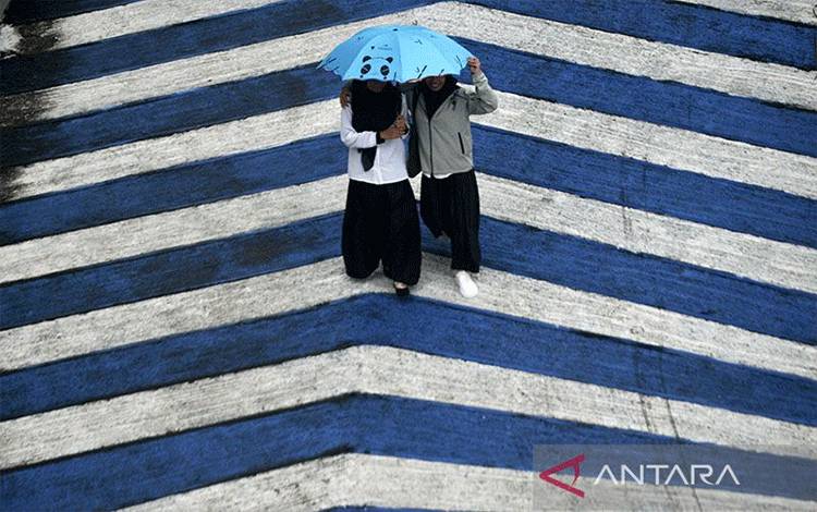 Hujan Ringan hingga Lebat Diprakirakan Turun di Sejumlah Kota Besar Hari Ini