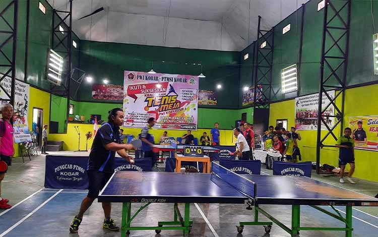 Puluhan Atlet Ikuti Turnamen Tenis PWI Kobar Cup I