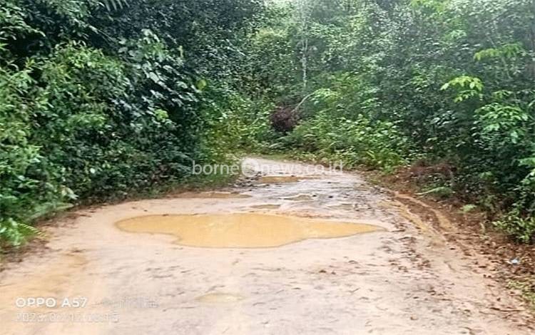 Jalan Rusak Parah, Warga Dusun Katambung Minta Perhatian Pemerintah