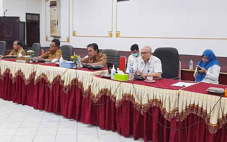 Rapat kerja DPRD Barito Timur tentang pembahasan pelayanan klaim dana BPJS dan mekanisme sistem rujukan pasien peserta BPJS. (FOTO: BOLE MALO)