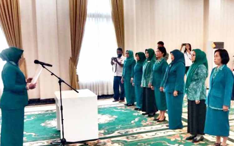 Ketua TP PKK Barito Utara Lantik Ketua TP PKK 9 Kecamatan