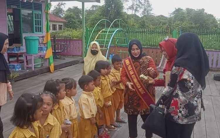Bunda PAUD Kobar Gencarkan Sosialisasi Tekan Stunting Hingga ke Desa