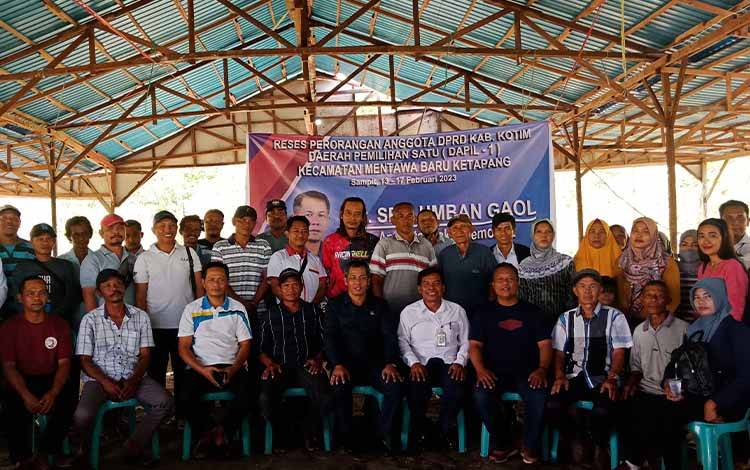 Reses perorangan anggota Dewan Perwakilan Rakyat Daerah (DPRD) Kotawaringin Timur (Kotim), Sihol Parningotan Lumban Gaol, Rabu, 15 Februari 2023. (FOTO: DEWIP)