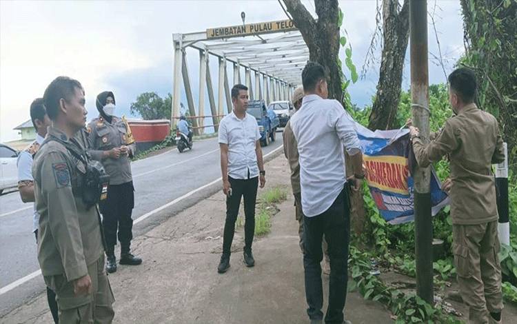 Spanduk Penolakan Anies Baswedan di Kapuas Dicopot