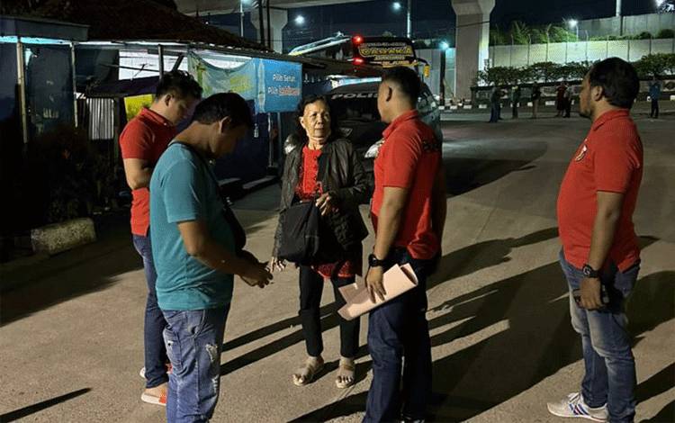 Polisi Selidiki Ibu Dianiaya Anak Karena Ambil Gorengan