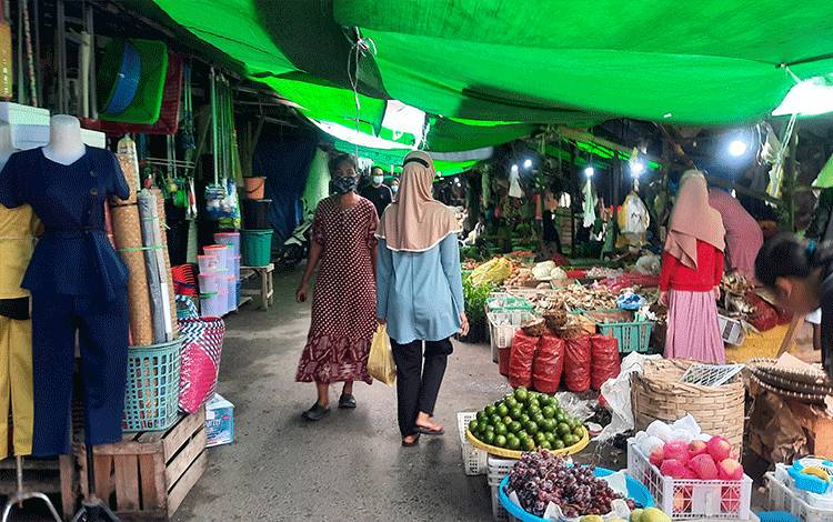 Agar Tak Berjualan di Luar Gedung Pasar, Pj Bupati Kobar Minta Dinas Terkait Bangun Lapak Permanen