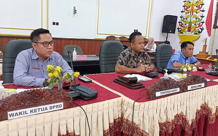 Rapat Dengar Pendapat Umum atau RDPU untuk membahas permohonan fasilitasi pengadaan lokasi pasar hewan, Jumat, 17 Februari 2023. (FOTO: BOLE MALO)