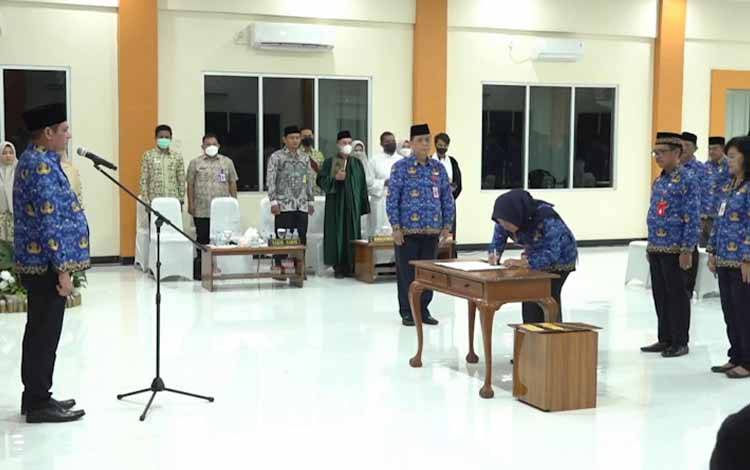 Pj Bupati Kobar Lantik?31 Pejabat Tinggi Pratama