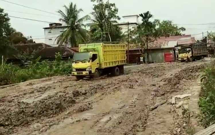 Dewan Kalteng Minta Pemda Segera Tangani Jalan Buntok-Asam Kalahien