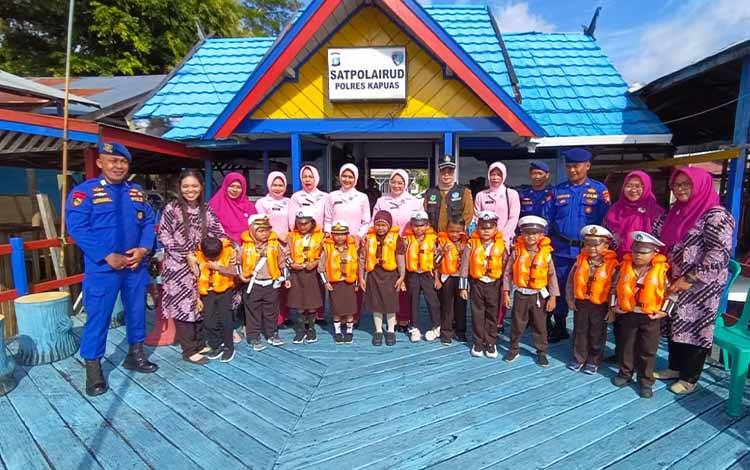 Satpolairud Kenalkan Alat Keselamatan di Perairan untuk Anak TK