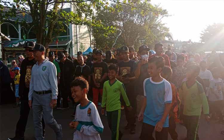 Ratusan Masyarakat Ikuti Jalan Sehat Harlah Satu Abad NU di Kotim