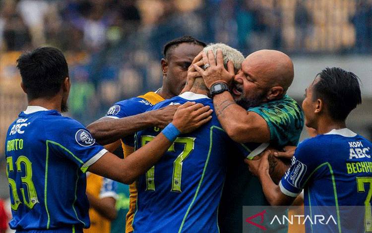 Persib Bandung Merangkak ke Posisi Kedua Setelah Taklukkan Rans 3-1