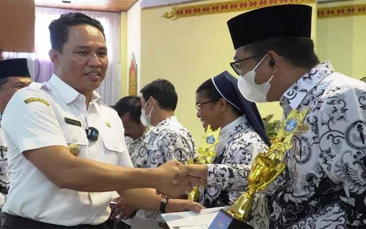 Bupati Lamandau : Peran Guru Sangat Strategis  ?