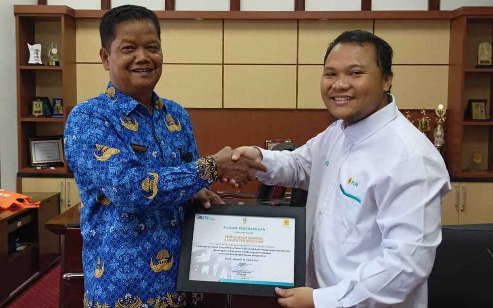 Bayar Listrik Tepat Waktu, Pemkab Seruyan Terima Penghargaan dari PLN