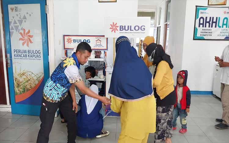 Antusias Masyarakat Kapuas Cukup Tinggi Beli Beras Bersubsidi