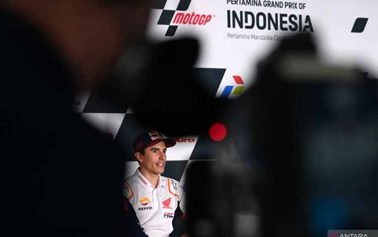 Arsip - Pembalap Repsol Honda Team Marc Marquez mengikuti konferensi pers jelang balapan MotoGP seri Pertamina Grand Prix of Indonesia 2022 di Pertamina Mandalika International Street Circuit, Lombok Tengah, NTB, Kamis (17/3/2022). Ajang balapan MotoGP seri kedua 2022 tersebut akan berlangsung pada 18-20 Maret 2022. ANTARA FOTO/Andika Wahyu/foc.