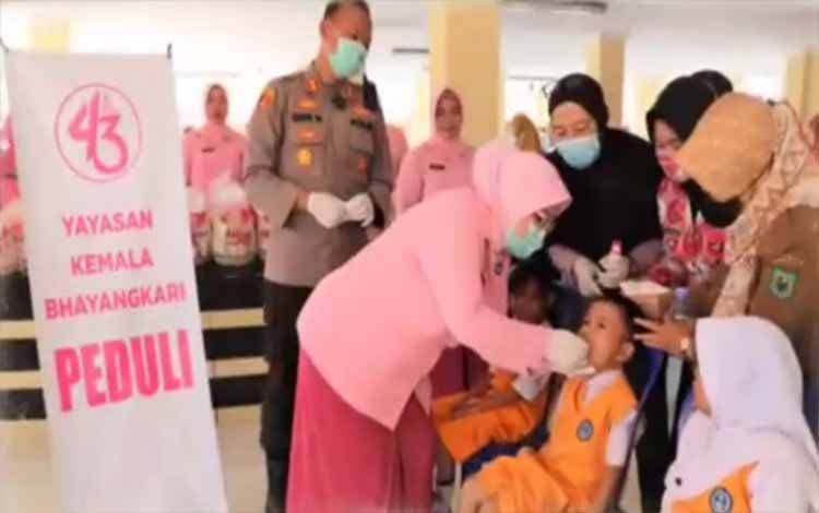 Kapolres Kapuas Hadiri Kegiatan Penyuluhan Stunting dan Pemberian Makanan Tambahan HUT YKB