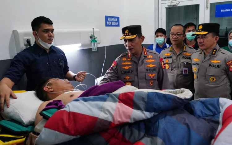 Kapolri Beri Semangat Kapolda Jambi dan Rombongan Usai Evakuasi