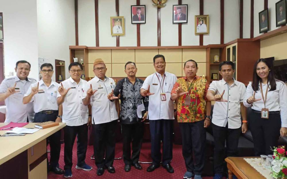Sekda Seruyan Djainuddin Noor menerima kunjungan?Kepala Balai Bahasa Provinsi Kalimantan Tengah, Muhammad Muis, Rabu, 22 Februari 2023 (Foto : PROKOM SERUYAN)