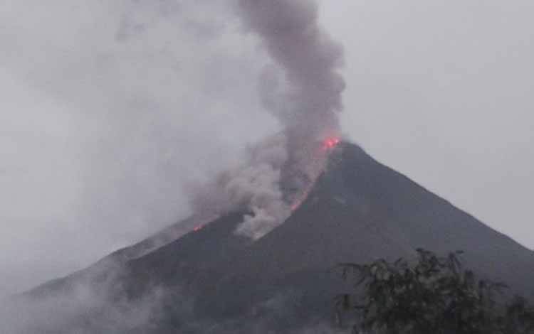PPGA: Aktivitas Guguran Lava Gunung Karangetang Masih Tinggi