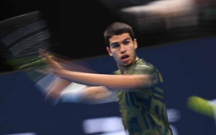 Alcaraz Menangi Pertandingan Pembuka yang Tertunda karena Hujan di Rio