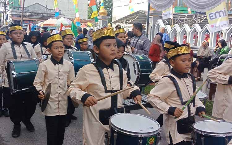 Peserta pawai taaruf MB Ketapang, Kamis, 23 Februari 2023.(FOTO: DEWIP)
