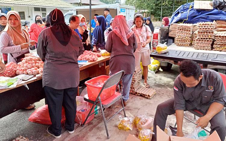 Dinas Ketahanan Pangan Kalteng dan Bulog Gelar Pasar Pangan Murah di Tamiang Layang