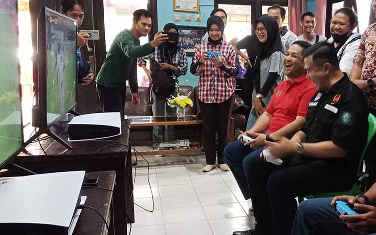 Turnamen E-Sport PS4 E-Football se-Kalteng di PWI Kotim Jaring Atlet Porwada dan Porwanas