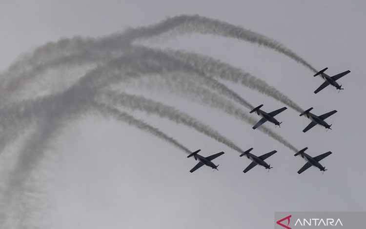 Penonton F1 Powerboat Danau Toba Terkesima Aksi Jupiter Aerobatic Team