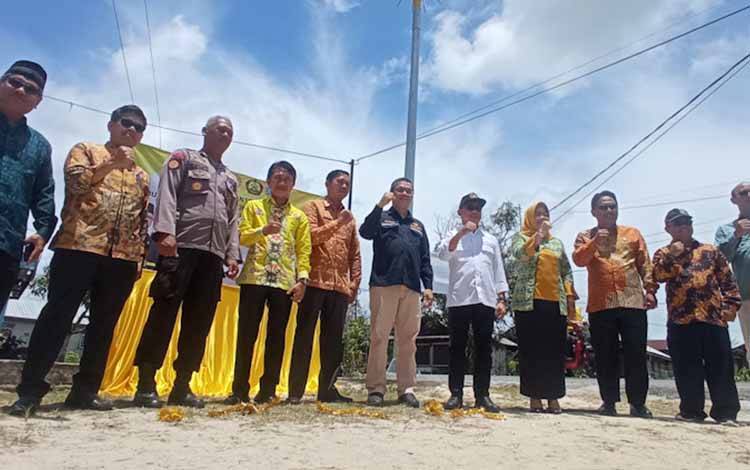 Mukhtaruddin dan Kementerian ESDM Serahkan 425 PJU-TS di Kabupaten Kobar, Lamandau dan Sukamara?