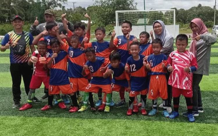 Turnamen Sepak Bola Tingkat SD di Kasongan, Ini Para Juaranya